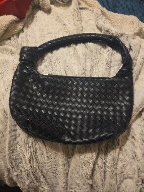 Black woven hobo bag with knot detail!